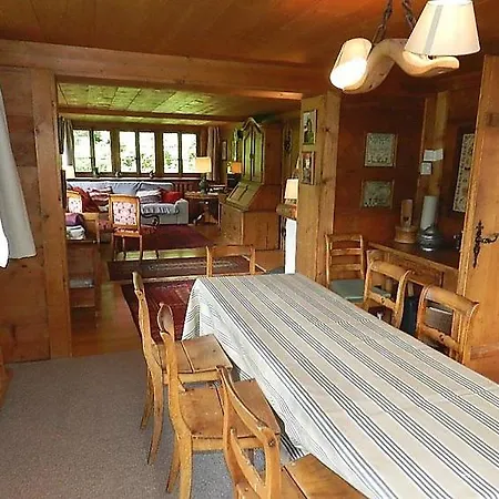 Sleeps 9 Wifi Apartment *