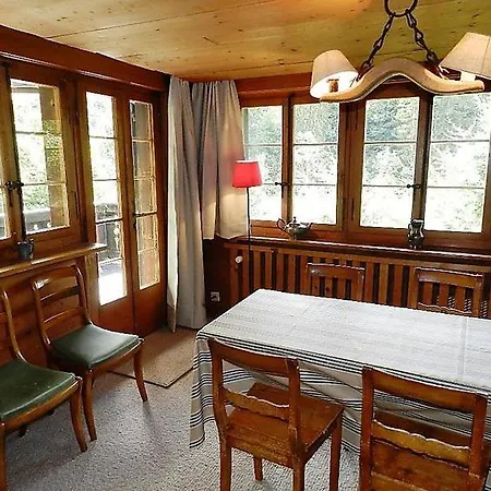 Sleeps 9 Wifi Apartment