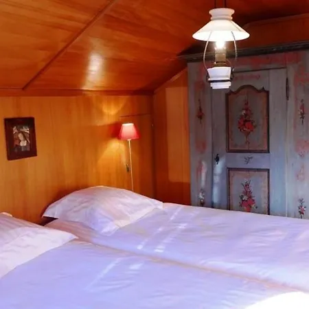 Апартаменты Sleeps 9 Wifi *